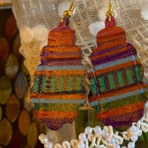 SOLD! Super cute, smaller scalloped